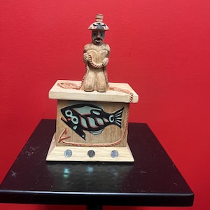 Beautiful indigenous first nations Haida wooden carved  and painted box — great detail and abalone features — 7 x 4” wide