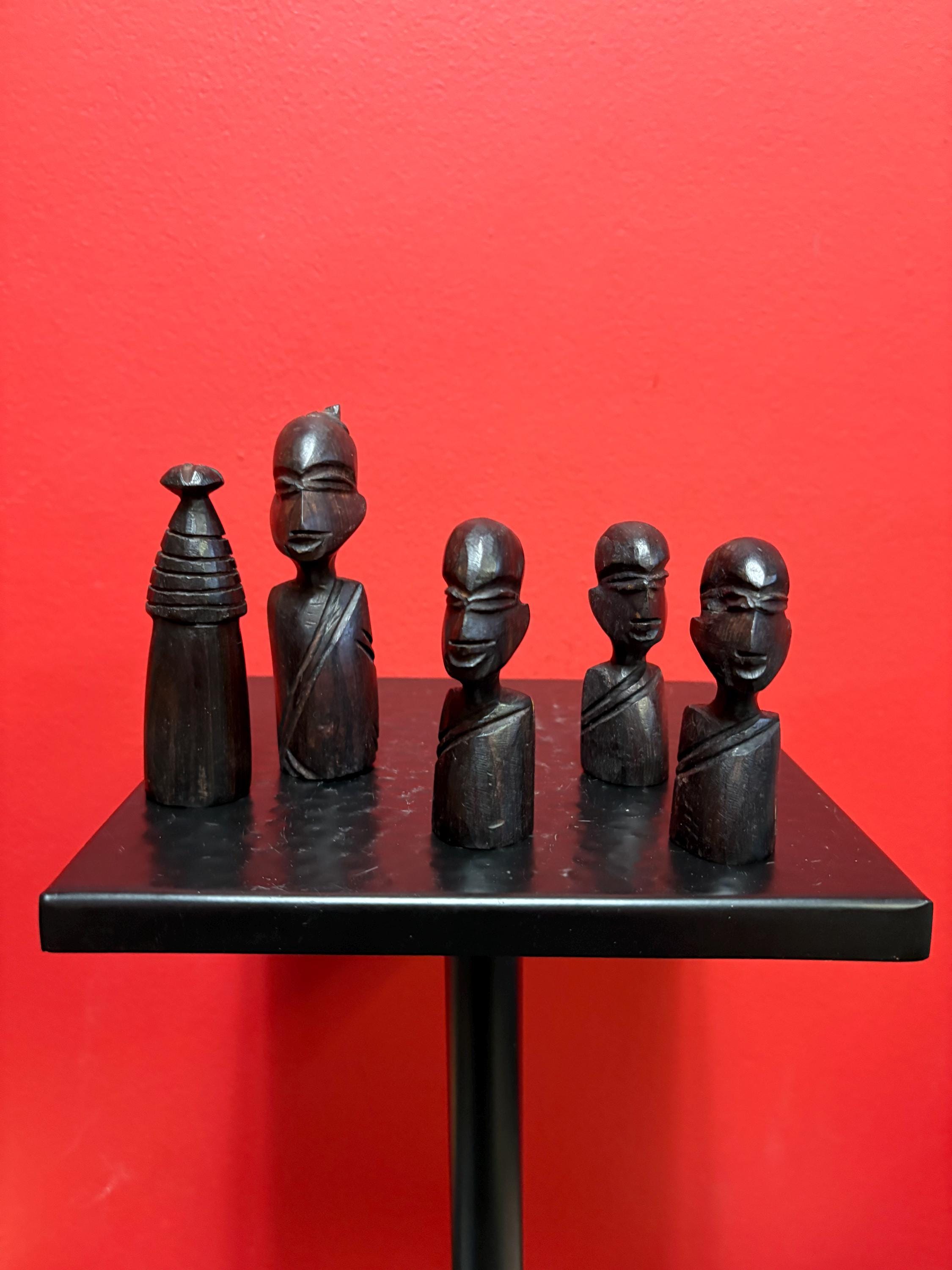 素敵な古いアフリカの木製彫像のセット - 3〜5インチ - すべて込みの