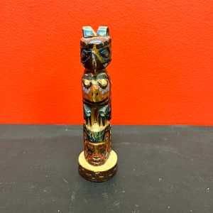 Lovely old 6 inch tall polychrome painted  folk art totem pole — indigenous first nation Pacific Northwest coast