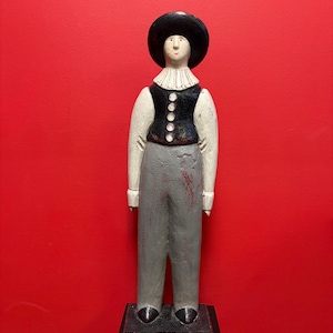 Hermosa estatua antigua de arte popular Amish de madera pesada de época de un hombre - aproximadamente 22 pulgadas ¡Guau!