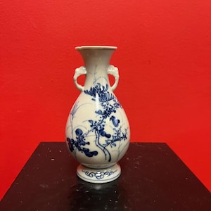 Stunning 5.25 inch 19th century Chinese porcelain vase - as is see photos — great example