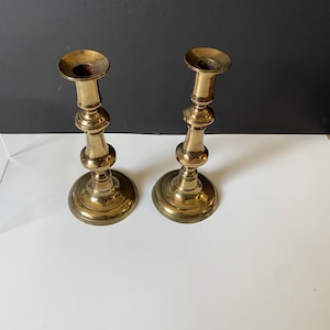 2 VINTAGE MATCHING CHURCH BRASS CLAW FOOTED CANDLE STICKS CANDLE