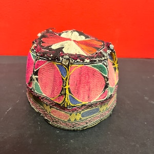 Ein fabelhafter antiker nepalesischer 18 cm langer Fez-Hut Wunderbarer Erhaltungszustand und gehört in ein Museum - wow