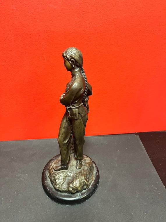 高さ 12 インチの見事なブロンズ製、中国のサイン入り女性像