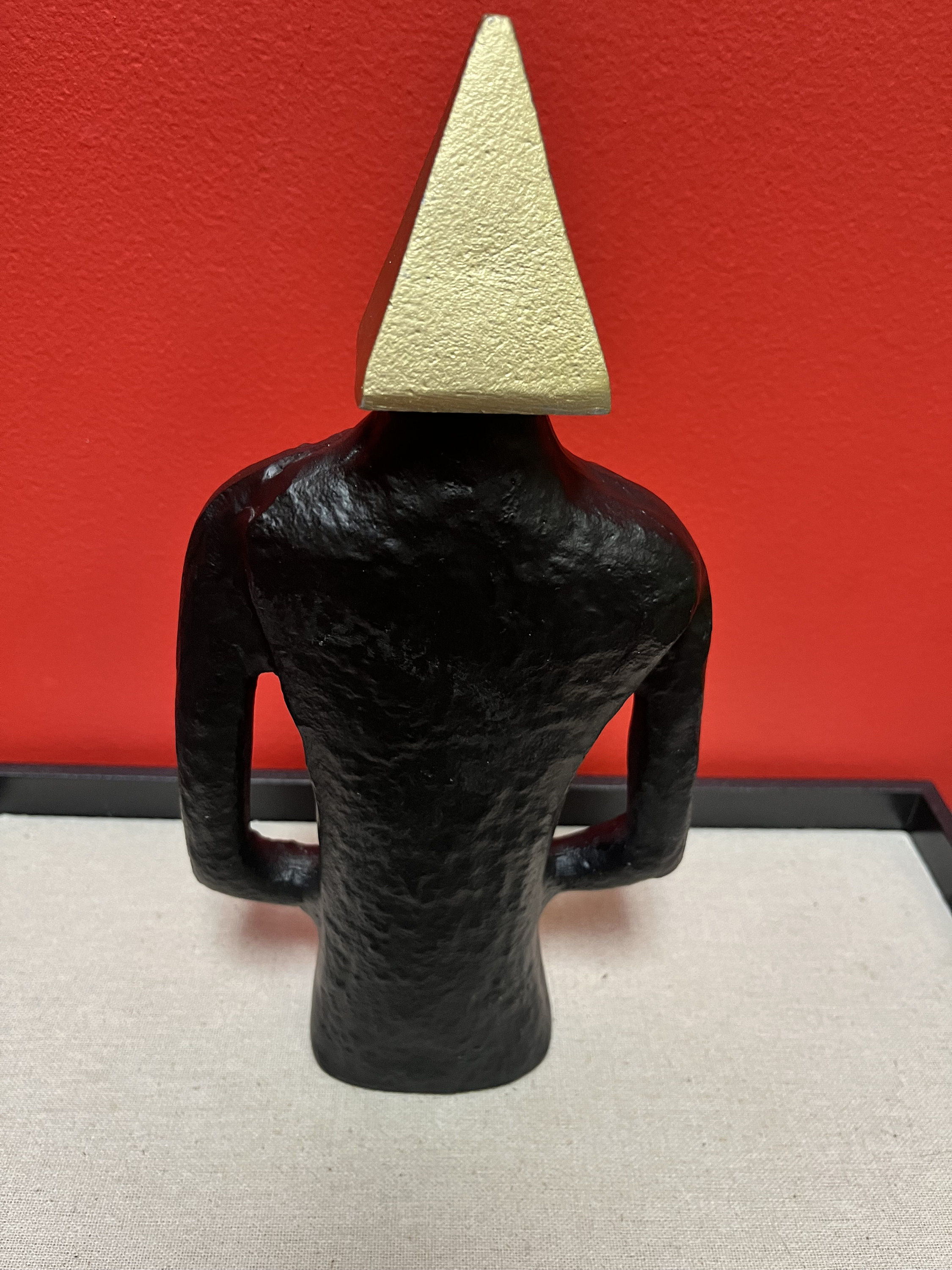 高さ11インチの見事な、現代的で抽象的なブロンズと真鍮の男性像