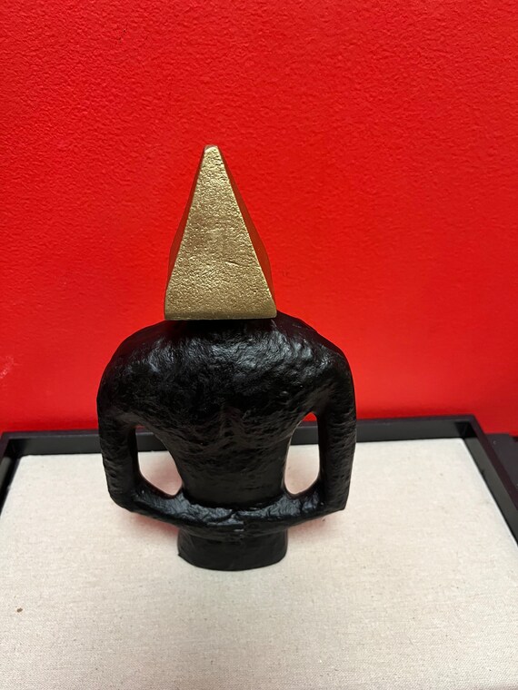 高さ11インチの見事な、現代的で抽象的なブロンズと真鍮の男性像