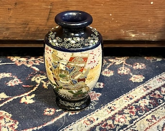 アンティーク　明治時代　花瓶　龍 アンティーク 日本の明治時代の龍羅漢薩摩花瓶 12 インチ高さ