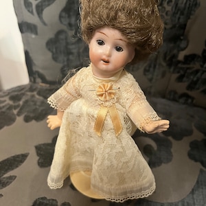 * antique doll ୨୧ .·*° アンティーク ペグドール Vintage Porcelain Doll in 1920s Style, Jazz Era Doll, Fur