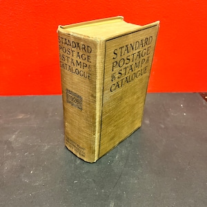 Un catálogo de sellos postales estándar de 1926. Estado aceptable. Ver fotos. Gran pieza colectiva y buena relación calidad-precio.