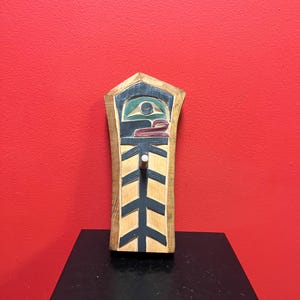 Beautiful indigenous first nations, Pacific Northwest Coast 9 inch frog plaque key holder — Unusual and needs hanger — unsigned