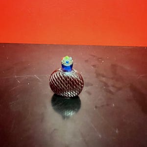 Stunning rare Chinese Peking glass antique snuff bottle — fabulous condition — 3 inches high with cartouches — wow