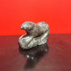 Antique indigenous Inuit, 7 x 4 stunning, soapstone hunting seal  with sticker and number — wow — good antique condition