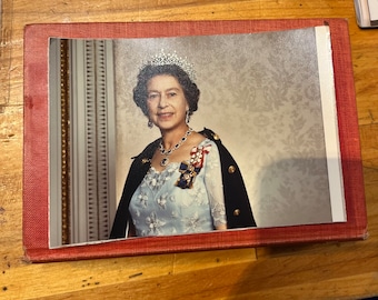 Vintage Canadese uitgegeven foto van koningin Elizabeth II: 6 1/2 x 4 1/2 en een gratis foto van Philip