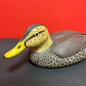 Fabulous 15 inch long signed carved wooden black duck — duck decoy, 1978 from Springfield — great detail and condition -