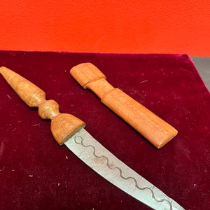 Very nice 11 inch long leather and steel knife in sheaf — older and fairly sharp