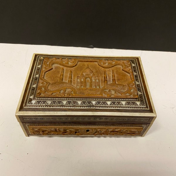 A 6 x 4 x 2 inches Indian well detailed box depicting Taj Mahal — stunning —