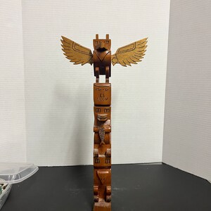 16 x 8 indigene Totempfähle - guter Zustand - signiert