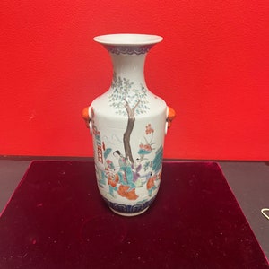 Stunning 10 inch antique Chinese 19 century signed handpainted porcelain vase — Stunning quality