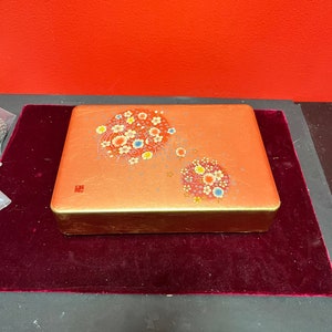 Lovely 8 x 6 x 2” high Japanese lacquer and painted box — exceptional quality in good condition