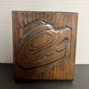 Lovely 5 x 6” indigenous first Nations pacific north coast signed well carved plaque of a beaver — Great detail had a great gift