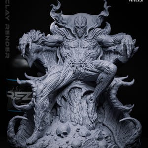 Puede incluir: Renderizado en arcilla gris de una figura de fantasía detallada sentada sobre una base texturizada con calaveras. La figura tiene una apariencia esquelética, con intrincados detalles de músculos y venas. La imagen incluye el texto "ZEZ NEW ERA CLAY RENDER".