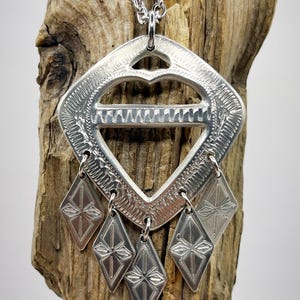Sámi pewter necklace Scandinavian jewelry – nordic Duodji pendant, handcrafted folk jewelry from Lapland.