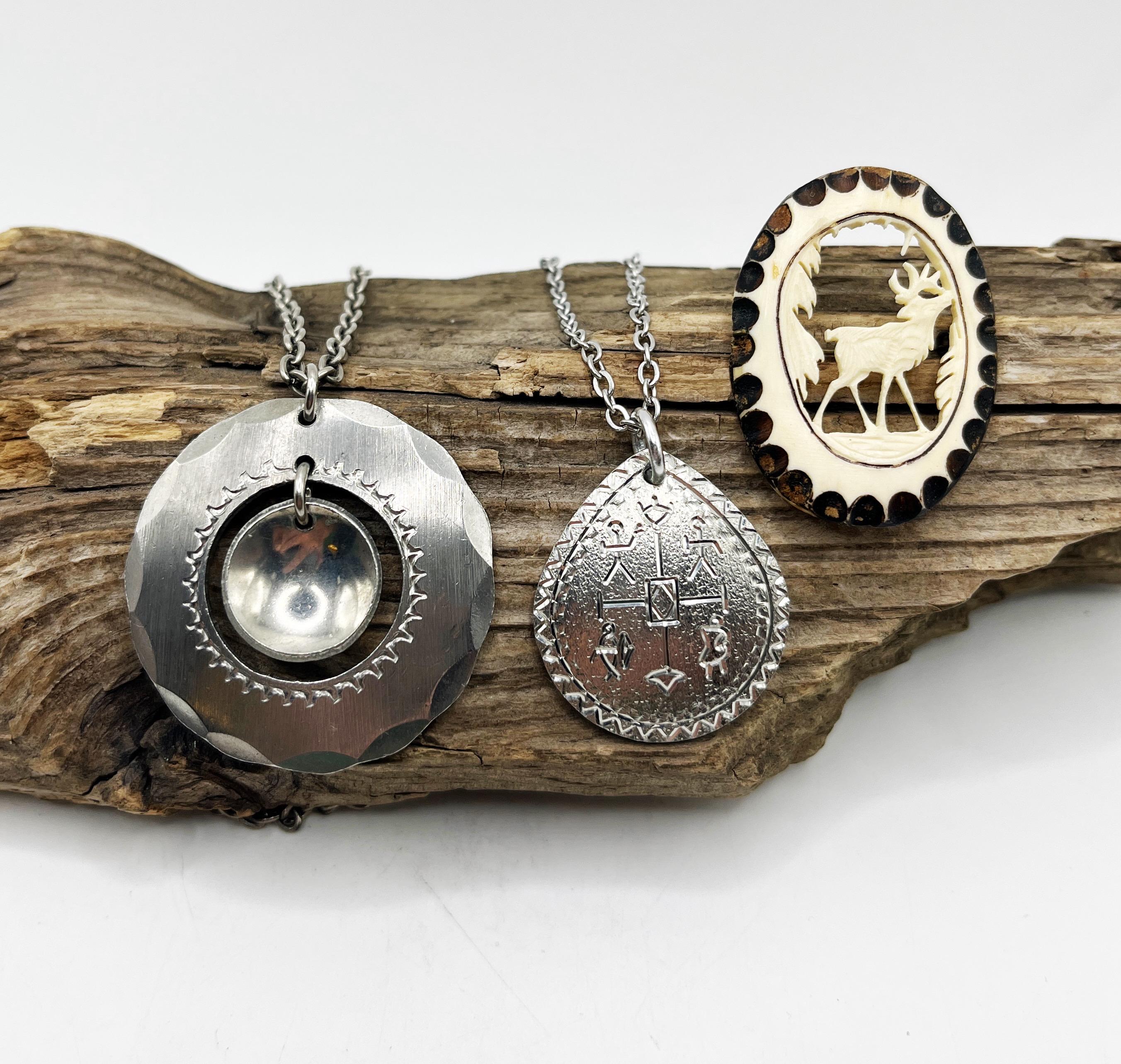 A nice set with two Sami pewter necklaces and one Sami brooch in reindeer antler.