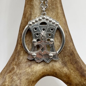 Sami Fatmomakke pendant– Nordic pewter jewelry, traditional Scandinavian design