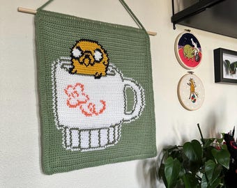 Jake en su taza - HECHO A PEDIDO - Tapiz de crochet