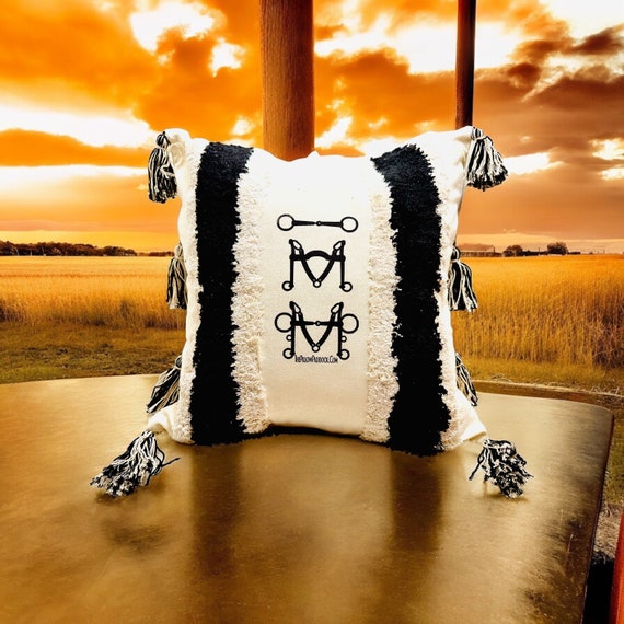 Tufted black and cream tones with Equestrian triple bits in black .  A stunning  motif on a 20 x 20 tufted  accent pillow with tassels.