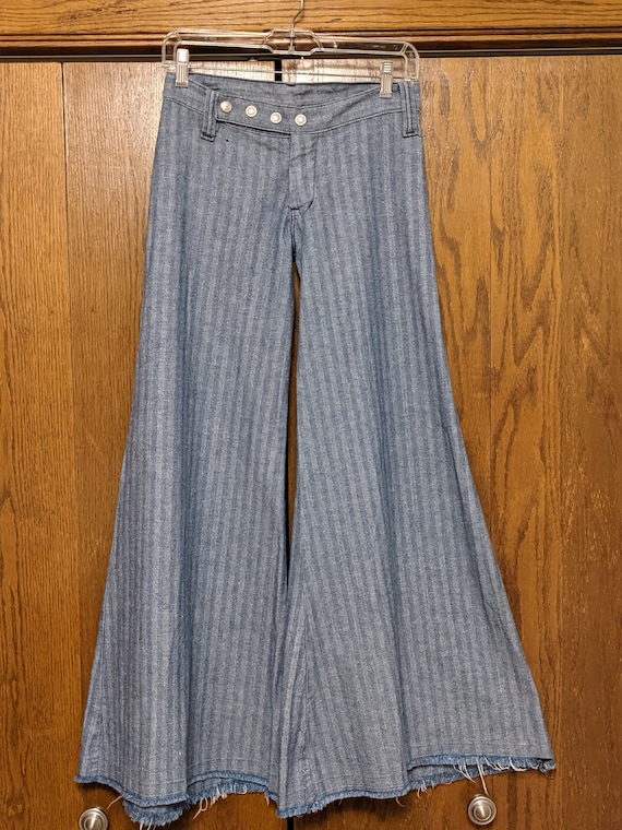 Vintage Women's 1970s Large Bell Bottom Low Rise … - image 3