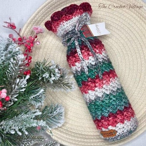 Crochet wine cozy pattern for Christmas/Easy Crochet bottle holder. Wine cover/Bottle tote bag/ Christmas gift idea//North Pole wine bag