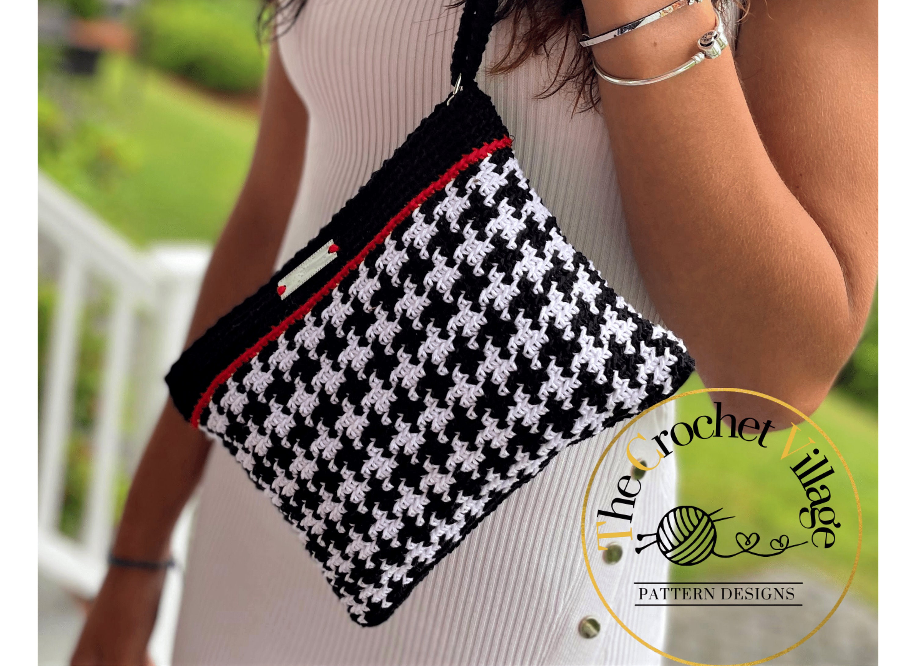 26 Messenger Bag Crochet Patterns for Stylish Crossbody Makes 22 Metro Bag Crochet Pattern. Houndstooth Crochet Purse.