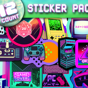 Puede incluir: Un conjunto de 12 pegatinas de temática retro con varios iconos de juegos, incluyendo un joystick, un mando de juego, un dado, una televisión retro, un ordenador y unas gafas de realidad virtual. Las pegatinas están en una paleta de colores vibrantes de rosa, azul, verde y amarillo.