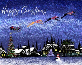 Peut inclure: Illustration numérique sur le thème de l'hiver. La scène représente un village enneigé avec un sapin de Noël, un bonhomme de neige et trois chiens en pulls volant dans un ciel étoilé. Le texte "Happy Christmas" est en haut.