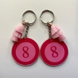 magic 8 ball keychain (pink)
