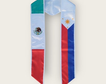 Könnte beinhalten: Eine Graduierungsschärpe mit den Flaggen von Mexiko und den Philippinen. Die mexikanische Flagge ist grün, weiß und rot mit dem mexikanischen Wappen in der Mitte. Die philippinische Flagge ist rot, weiß und blau mit einer gelben Sonne und drei Sternen.