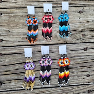 Beaded flower Earrings, Mexican Beaded Flower Dangle Earrings, Bead earrings, Mexico earrings, Huichol Earrings, floral earrings