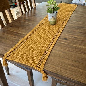 Modern Table Runner Crochet Pattern // Crochet Placemat Pattern // Crochet Dining Set // Crochet Farmhouse Table Runner // Boho Table Runner