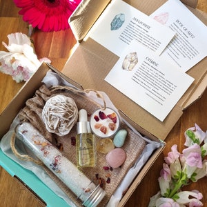 Self Love Pack / Crystals / Crystal Soy Candle / Essential oil / Bath Salt - Giftbox, giftset, pamper box, wellbeing gift