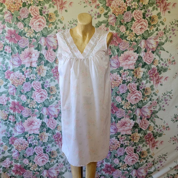 Darling 1960's Nightgown // Sweet Floral Loungewe… - image 2