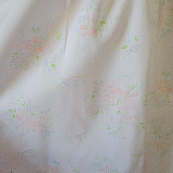 Darling 1960's Nightgown // Sweet Floral Loungewe… - image 10