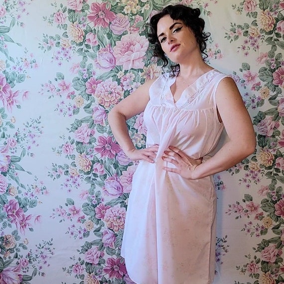 Darling 1960's Nightgown // Sweet Floral Loungewe… - image 1