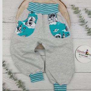 Koop nu - Handgemaakte unieke items: Comfortabele bloomerbroekjes en tuinbroekjes voor baby&#39;s en kinderen - Groeibroekjes - Broekjes met omslag - STERK AFGEPRIJSD