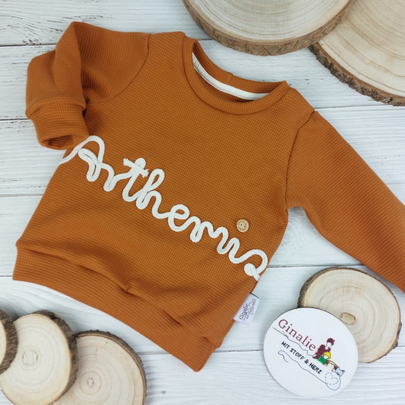 Pullover mit Namen Süße und stilvolle Baby und Kinder Oberteil aus Waffelstrick, die jedes Outfit aufwerten Pulli mit Kordel Ginalie Bild 4