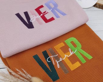 Verjaardagstrui • Kinderverjaardagsoutfit • Trui met naam en nummer • Wafelstof • Geborduurd bovenstuk • Uniek ontwerp