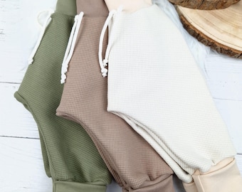 Pantaloni harem in jersey a nido d'ape per neonati con coulisse finta • Pantaloni da jogging per bambini • Abbigliamento per bambini comodo e cucito a mano • Pantaloni per neonati in cotone