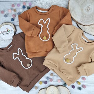 Osterhasen Pullover aus Waffeljersey für Babys & Kinder mit niedlichen Kordel-Details Pulli mit Kordel Frühlingsmode Ostergeschenke Bild 6