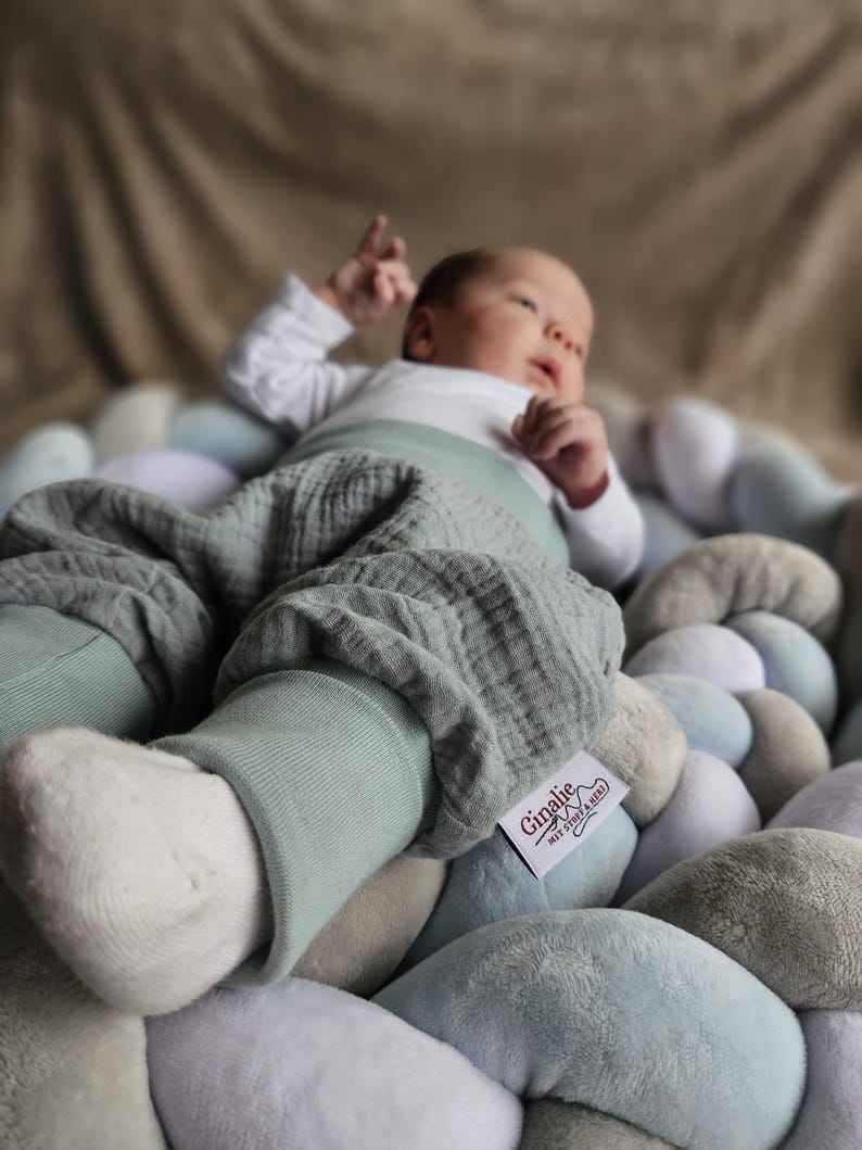 Pantaloni in mussola per neonati e bambini • Pantaloni che crescono con me con polsini • Pantaloni estivi per neonati • Abbigliamento comodo per neonati • Abbigliamento traspirante immagine 3