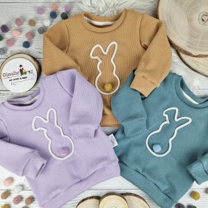 Osterhasen Pullover aus Waffeljersey für Babys & Kinder mit niedlichen Kordel-Details Pulli mit Kordel Frühlingsmode Ostergeschenke Bild 3